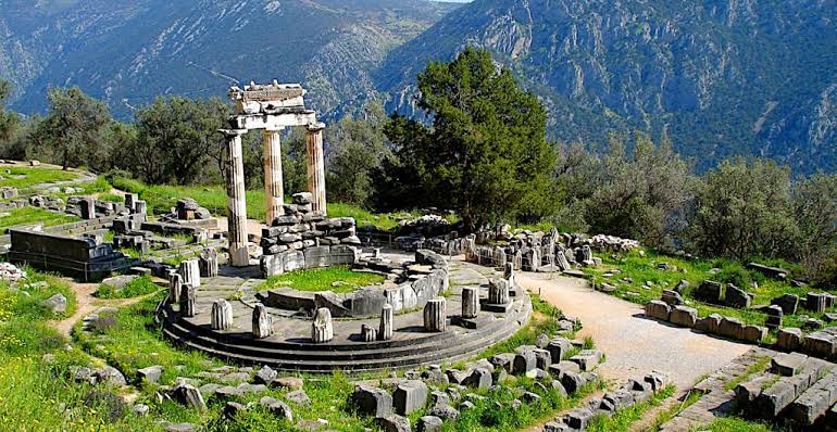 Ruínas do Templo de Apolo em Delfos
